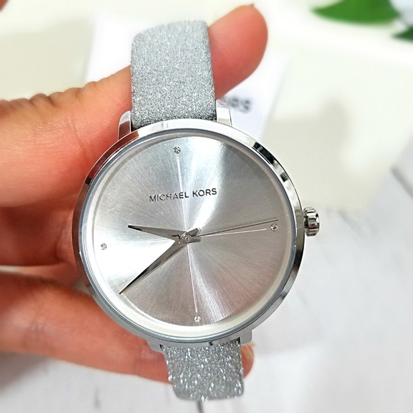 🔥NWT Michael Kors Charley Silver Watch MK2793 - Picture 5 of 8